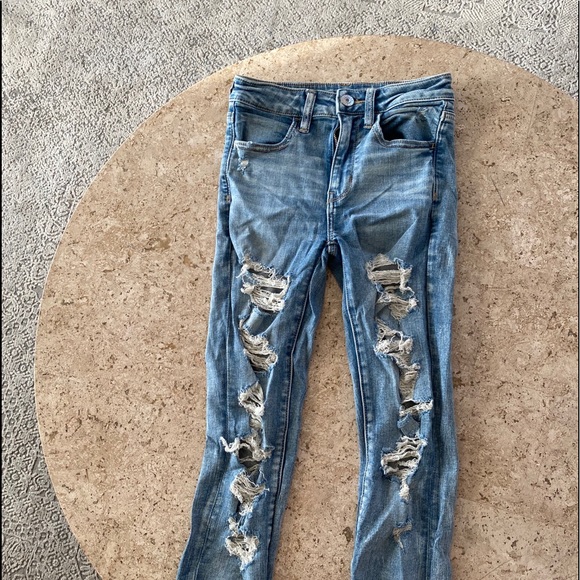 Medium wash American Eagle jeans! - Picture 1 of 3